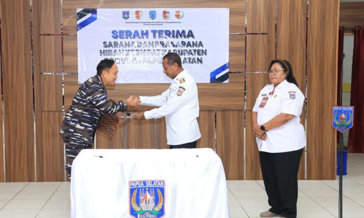 Perkuat Layanan Kesehatan, Pemprov Papua Selatan Serahkan Bantuan Hibah Ambulans dan Alkes Modern