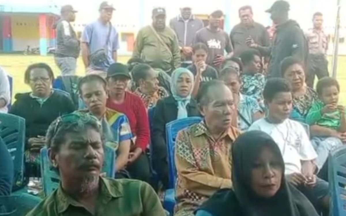 Di Tengah Hujan, Warga Papua Selatan di Kaimana Sepakat Bentuk Kerukunan Keluarga Pertama