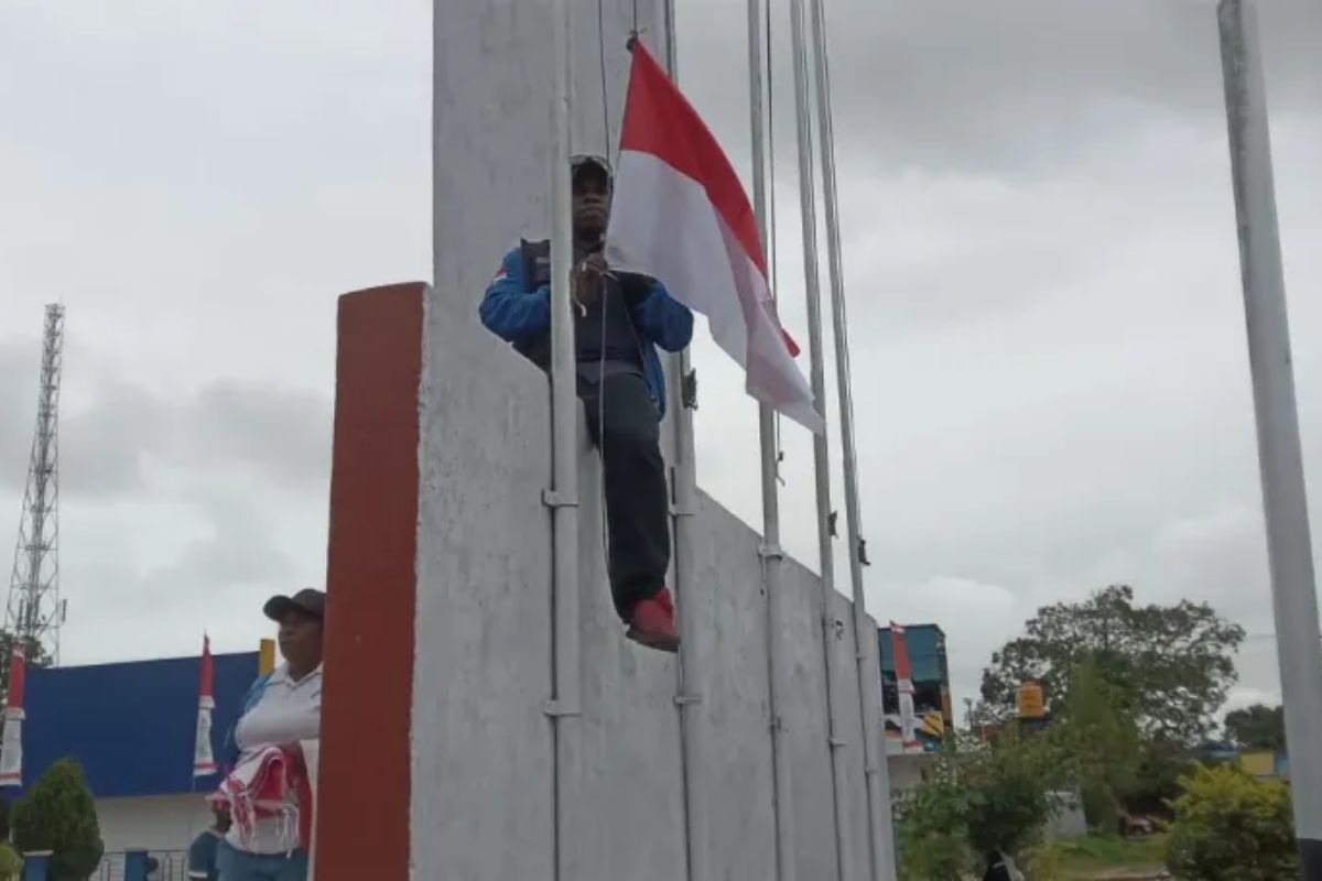 Tugu Pepera Dicat Ulang, Pemuda Merauke Bangkitkan Semangat Nasionalisme