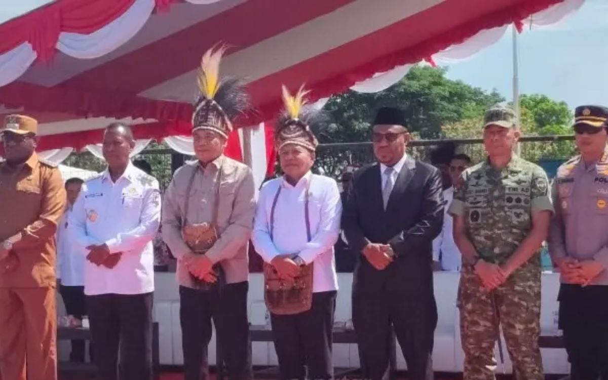 Menko Polkam Lepas Kirab Budaya dan Pawai Natal 2025 di Merauke, Warga Sambut Antusias