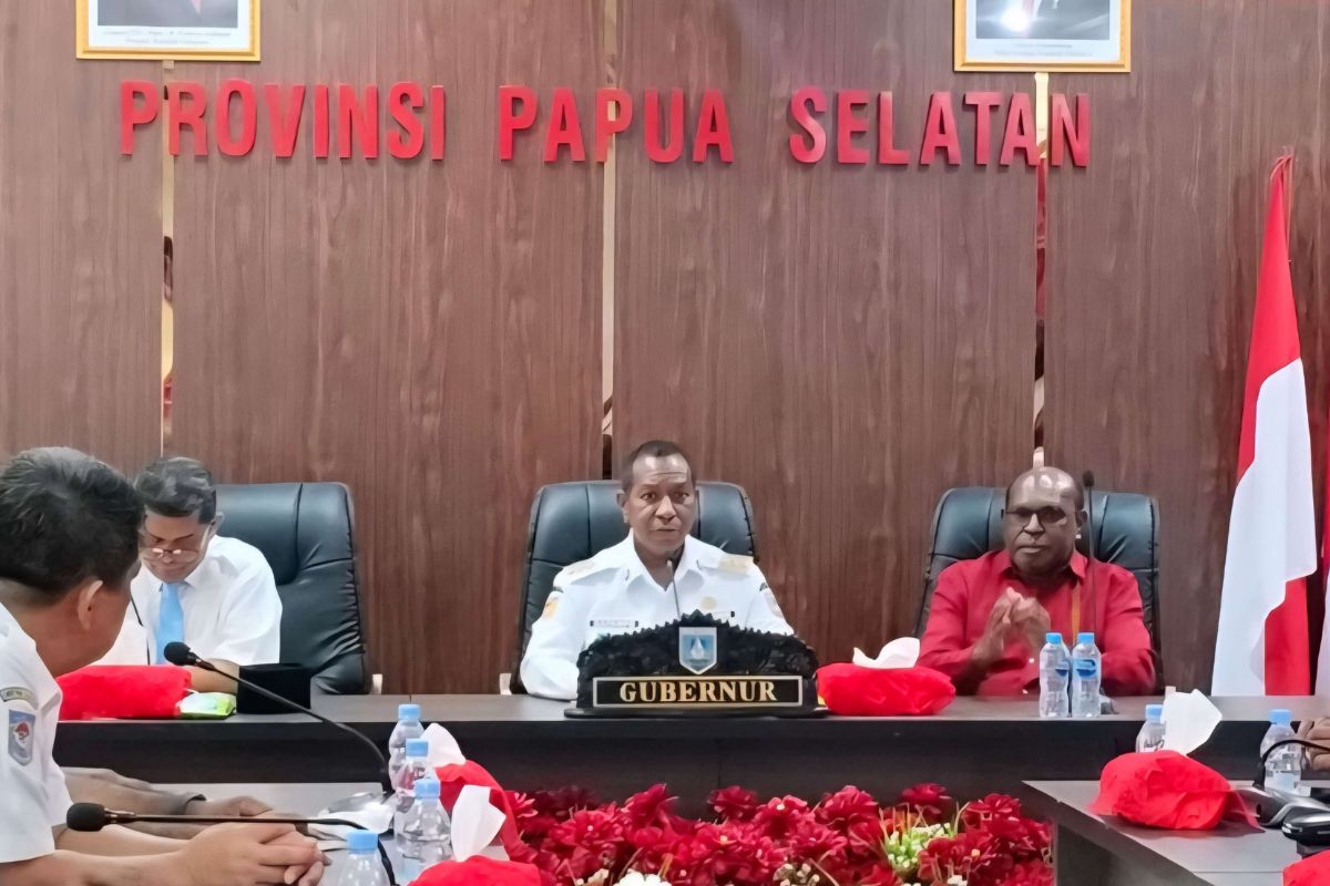 Apolo Safanpo Kukuhkan Sekda Papua Selatan, Dorong Sinergi Birokrasi
