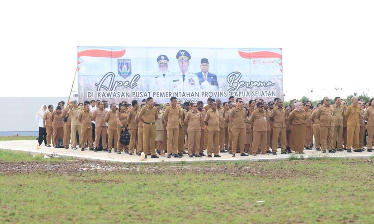 Gubernur Apolo Safanpo Pimpin Apel Perdana ASN di Kantor Pemprov Papua Selatan