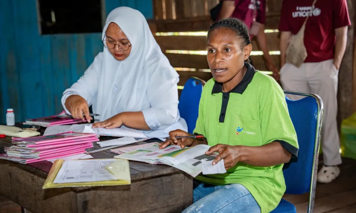 Perjuangan Akta Kelahiran di Asmat: Dari Sungai Berbuaya hingga Layanan Posyandu