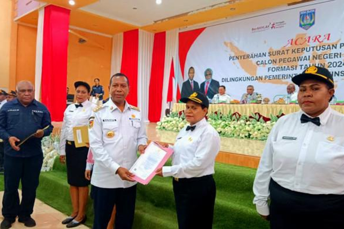 Apolo Safanpo Minta Formasi Khusus CPNS untuk Anak Asli Papua