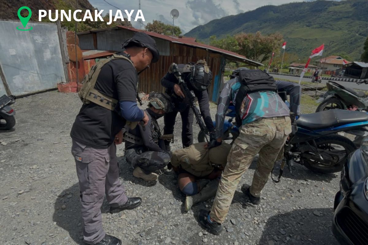 Konara Enumbi Diduga Pembunuh Brigpol Ronald Enok, Tertangkap di Puncak Jaya!