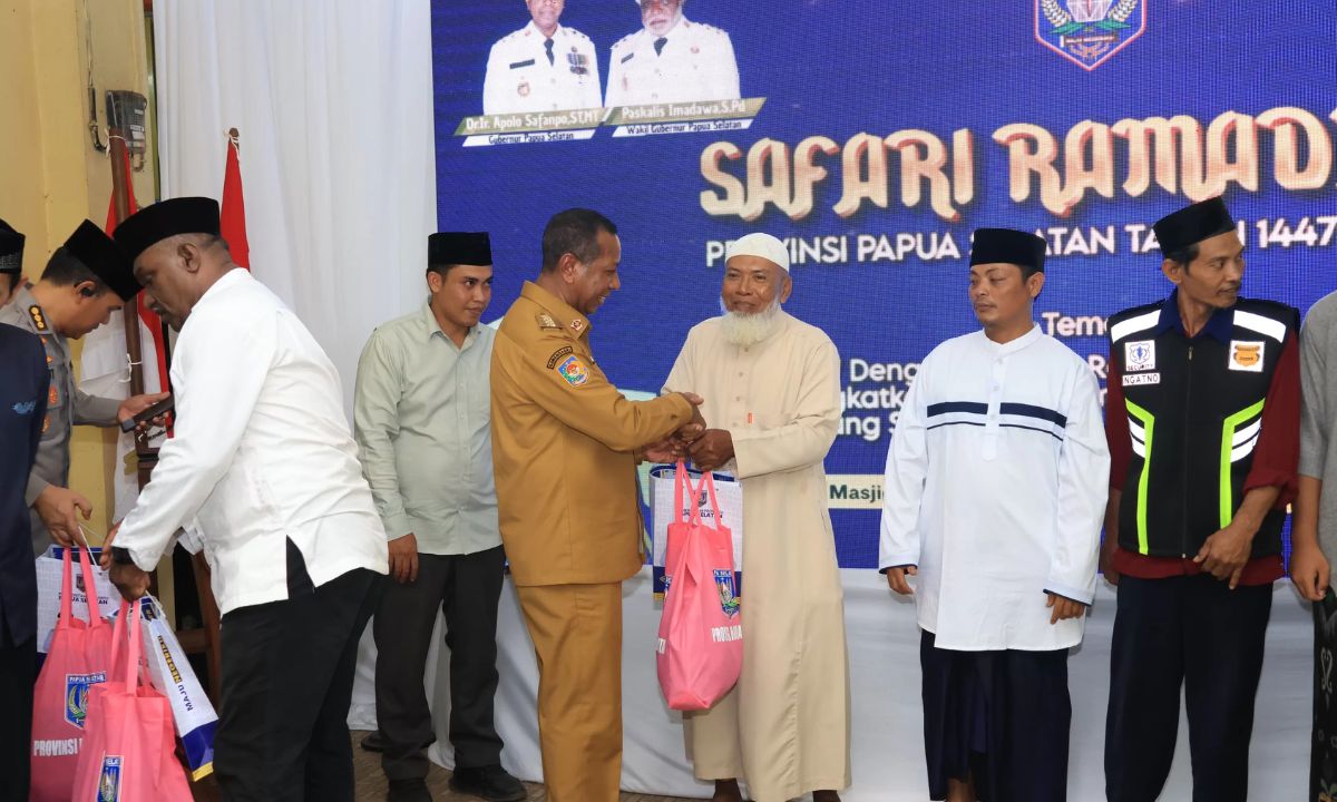 Safari Ramadan di Masjid Bampel, Pj Gubernur Apolo Safanpo Tekankan Pesan Efisiensi Presiden Prabowo