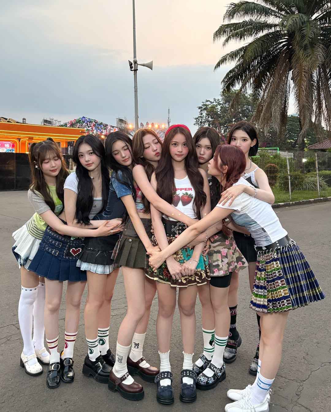Hearts2Hearts Kirim Salam Manis untuk Fans Indonesia & Nyanyikan Jingle Iklan Shopee 9.9 Super Shopping Day