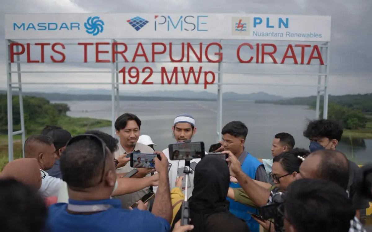 PLN Ajak Jurnalis Papua Tinjau PLTA dan PLTS Terapung Cirata