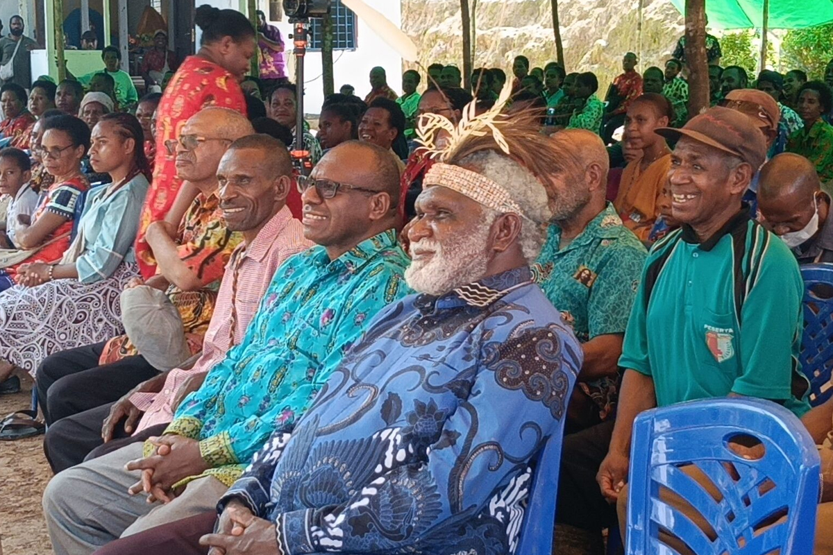Paskalis Imadawa Hadiri Syukuran 25 Tahun Imamat Pastor Hendrikus di Pedalaman Papua