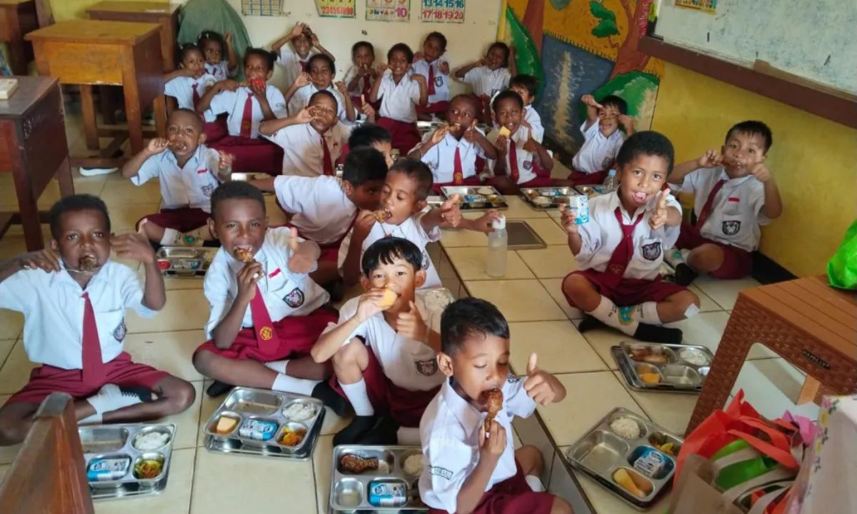 Senyum Magdalena dan Harapan Baru di Sudut Merauke Lewat Program Makanan Bergizi Gratis