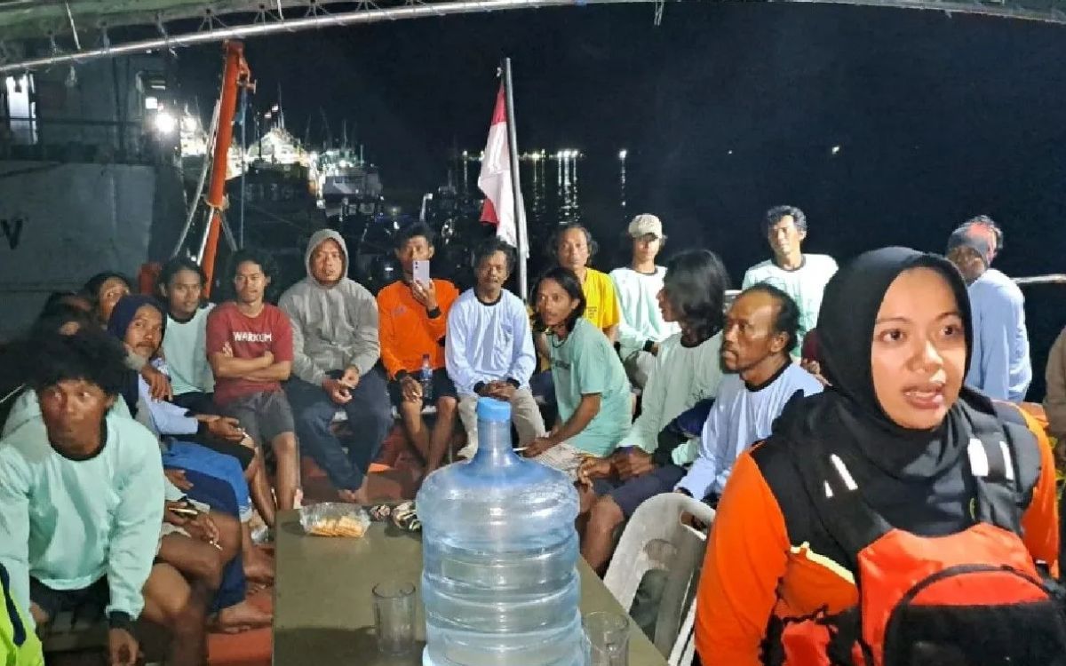 KM Mekar Alam B Terbakar di Laut Arafura, Tim SAR Gabungan Berhasil Evakuasi 24 ABK ke Merauke