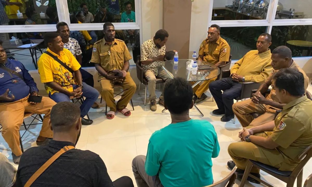 Banjir Rob Setinggi Dua Meter, Warga Distrik Waan dan Kontuar Mengadu ke Gubernur Papua Selatan