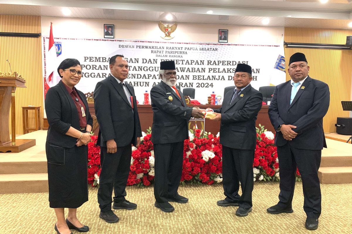 Rapat Paripurna DPR Papua Selatan Tetapkan Raperdasi Laporan APBD 2024