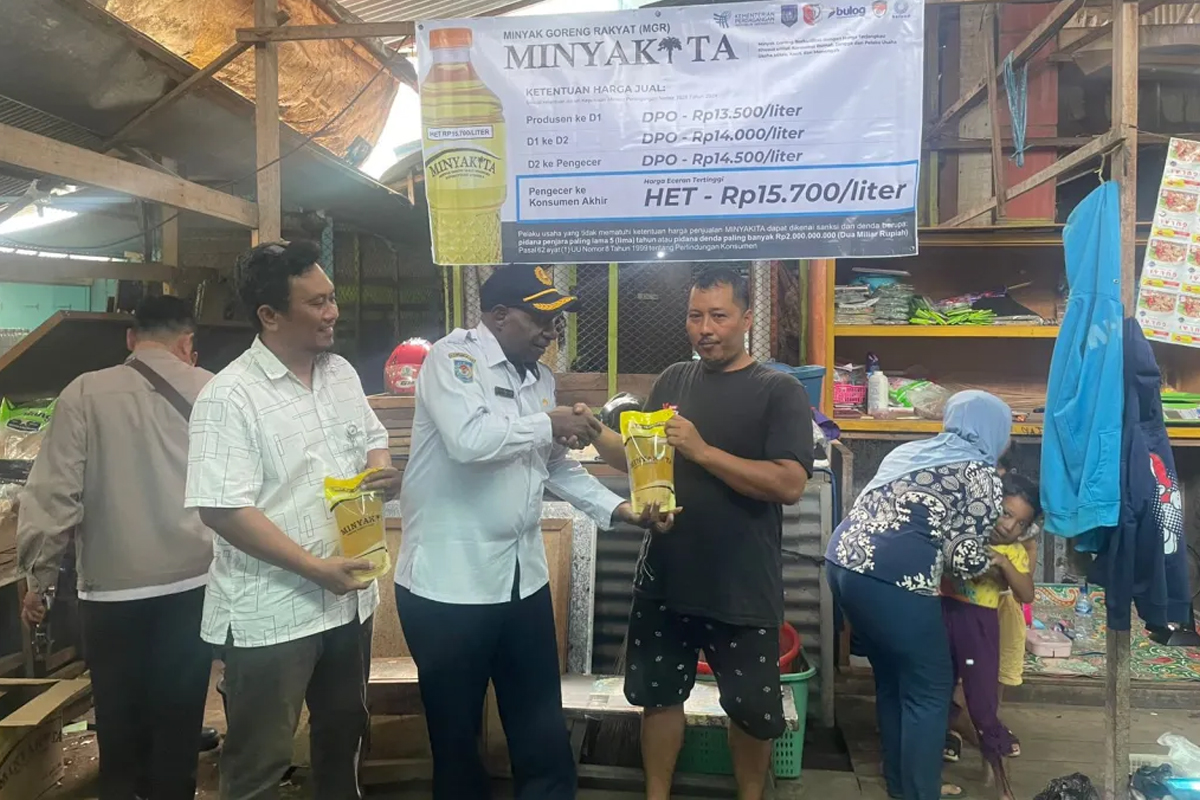 Perindagkop Papua Selatan Turun Tangan Stabilkan Harga Minyak Goreng di Pasar Wamanggu