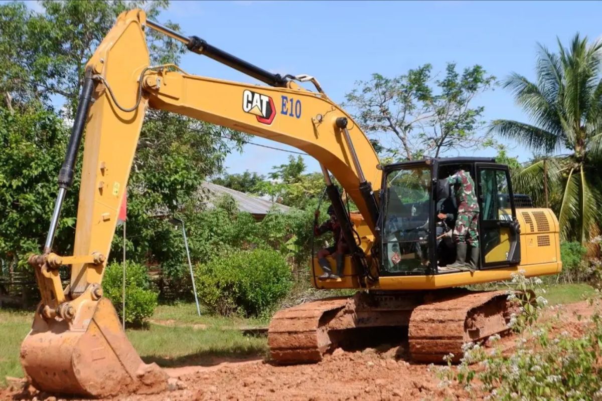 TNI Manunggal Bangun Jalan Aspal untuk Warga Kamnosari, Akses Ekonomi Terbuka