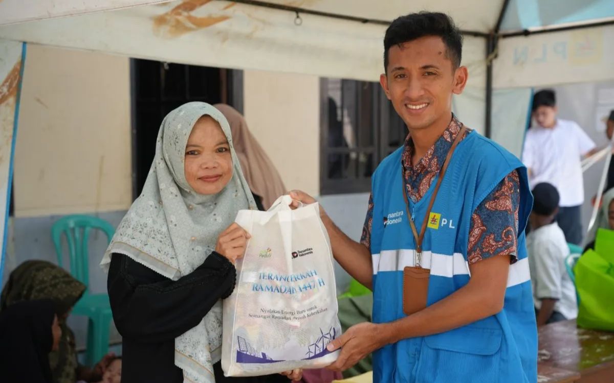 Terang Berkah Ramadan: PLN Hadirkan 1.200 Paket Sembako Murah untuk Warga Merauke