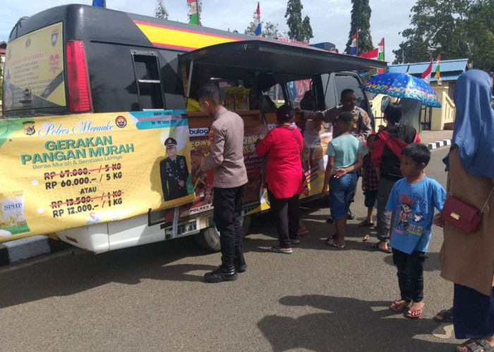 Jaga Stabilitas Harga, Polres Merauke Salurkan Beras, Minyak, dan Gula Murah