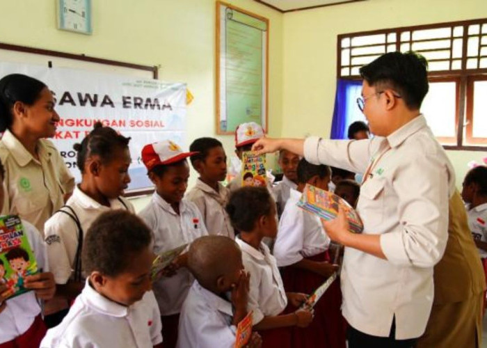 Tunas Sawa Erma Bantu Buku Sekolah Dasar untuk Anak di Boven Digoel