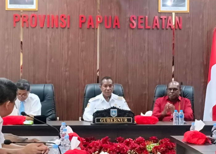 Apolo Safanpo Kukuhkan Sekda Papua Selatan, Dorong Sinergi Birokrasi
