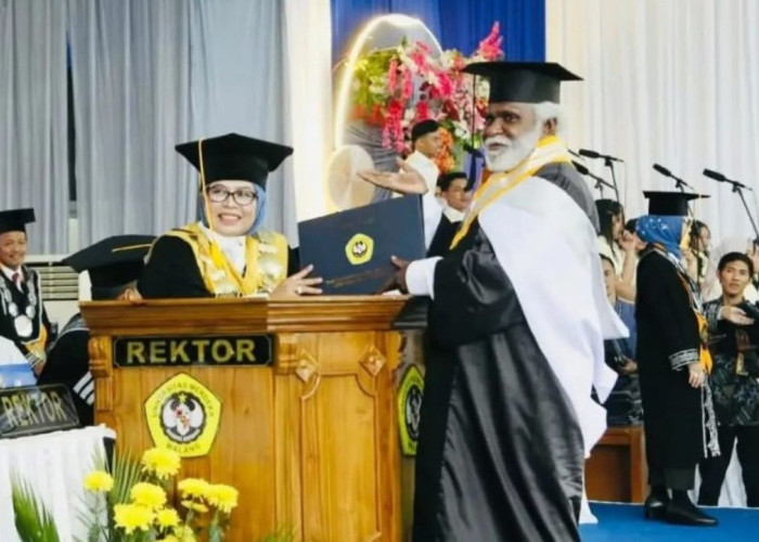 UNMER Malang Kukuhkan 1.191 Lulusan, Wagub Papua Selatan Paskalis Imadawa Raih Gelar Magister