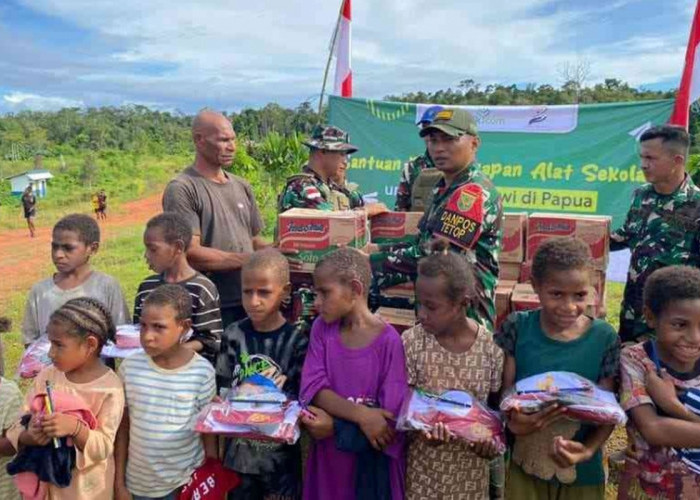 Satgas Yonif 144/JY Berbagi Kasih di Pedalaman Papua, Warga Terharu