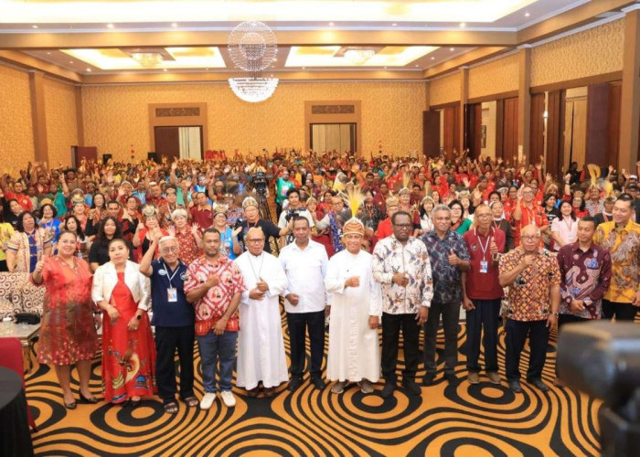 Gubernur Apolo Safanpo Resmi Tutup Kongres Nasional V Komunitas Kerahiman Ilahi di Merauke