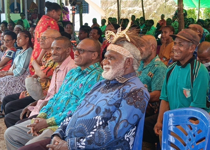 Paskalis Imadawa Hadiri Syukuran 25 Tahun Imamat Pastor Hendrikus di Pedalaman Papua