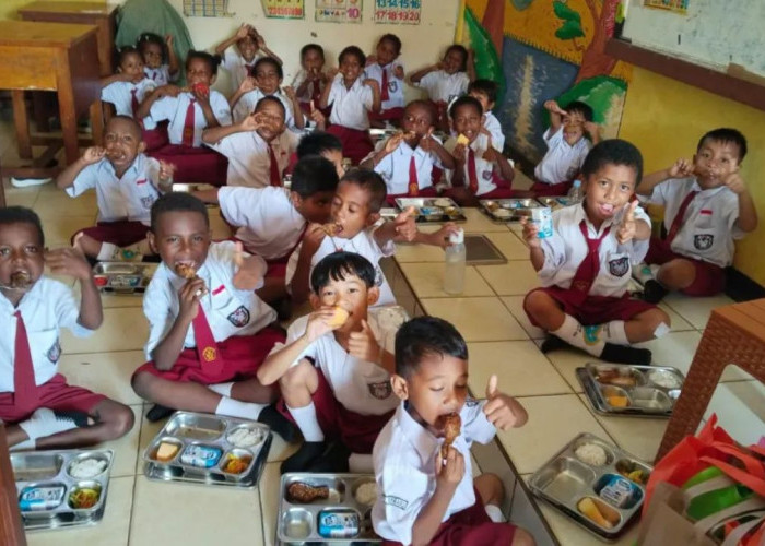 Senyum Magdalena dan Harapan Baru di Sudut Merauke Lewat Program Makanan Bergizi Gratis