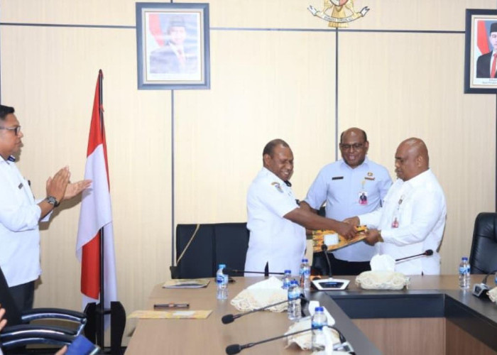 Sekda Papua Selatan Tekankan Profesionalisme dan Penertiban Aset pada Sertijab Kadisparekraf