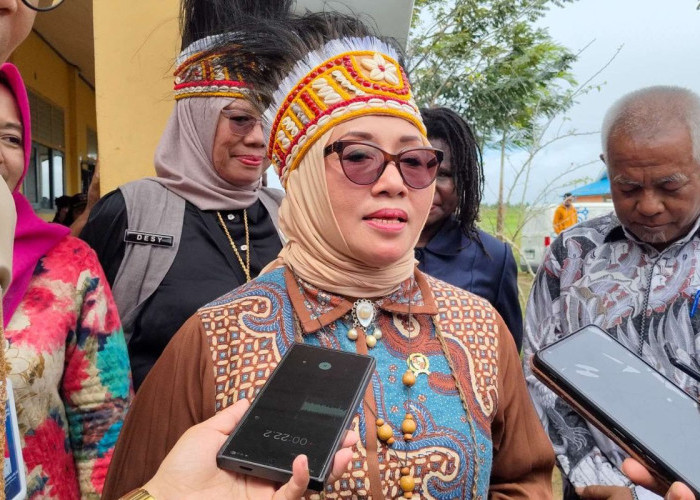 Menteri PPPA Arifah Choiri Fauzi Tinjau Program Makan Bergizi Gratis di Merauke