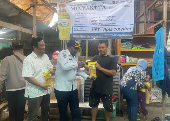 Perindagkop Papua Selatan Turun Tangan Stabilkan Harga Minyak Goreng di Pasar Wamanggu