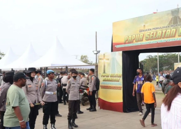 Jamin Kekhusyukan Warga, Polres Merauke Amankan Gelaran Papua Selatan Bermazmur di Lapangan Kapsul Waktu