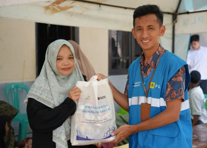 Terang Berkah Ramadan: PLN Hadirkan 1.200 Paket Sembako Murah untuk Warga Merauke