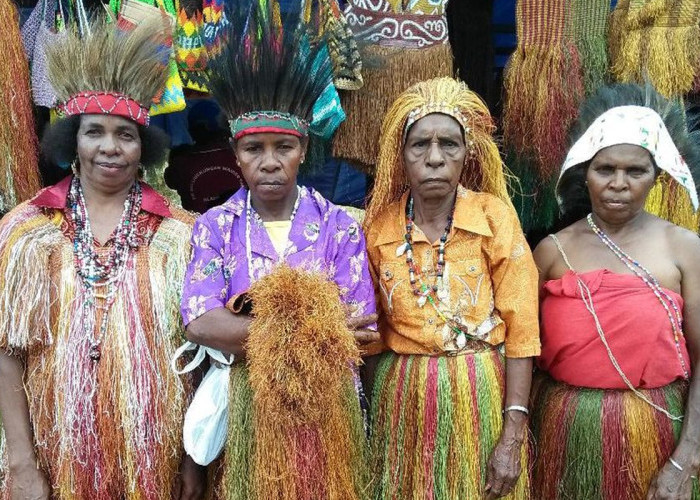 Baju Adat Papua Selatan: Simbol Kebanggaan Suku Asmat yang Penuh Makna