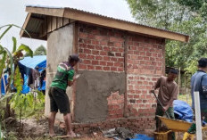 Pembangunan MCK TMMD ke-126 Terus Dikebut, Salah Satu Unit Masuki Tahap Pemasangan Atap