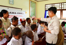 Tunas Sawa Erma Bantu Buku Sekolah Dasar untuk Anak di Boven Digoel