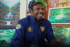 Mengabadikan Keindahan Papua Selatan: Kisah Benedictus Tokio dan Seni Lukis Otodidak dari Merauke